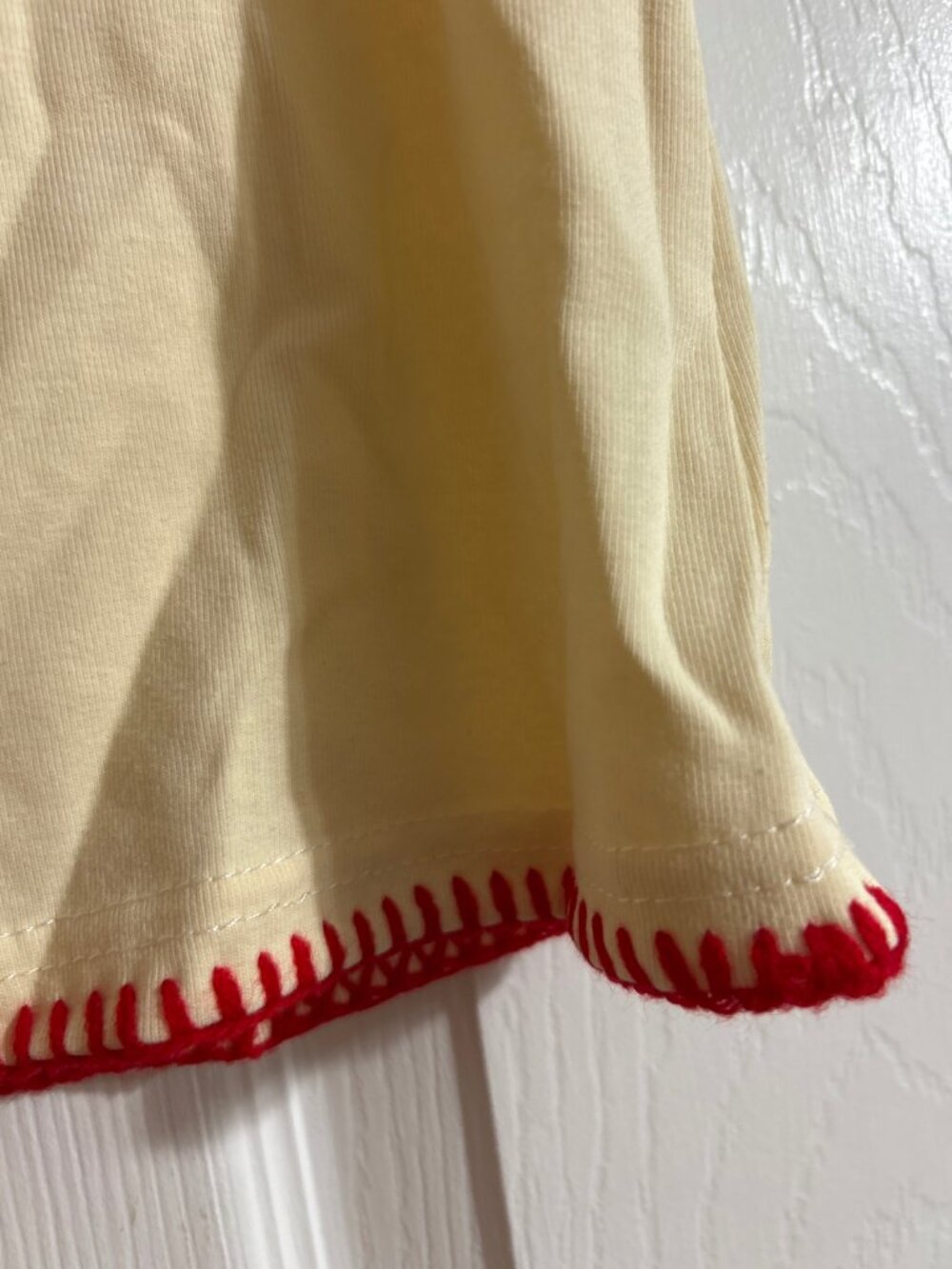 Y2K Vintage Cream T-Shirt – Size S, Embroidered Heart & Cross, Red Trim - Picture 4 of 5